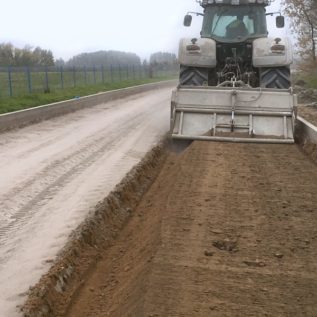 recykler mieszający grunt z dodatkiem hydrofbowym