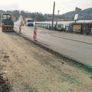 zagęszczanie warstwy stabilizacji walcem ogumionym