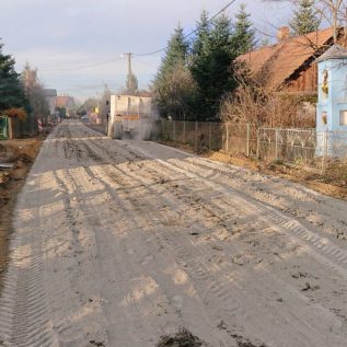 siewnik dozujący cement na podłoże gruntowe przeznaczone do stabilizacji